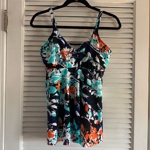 NWOT Swimsuit Tankini Top